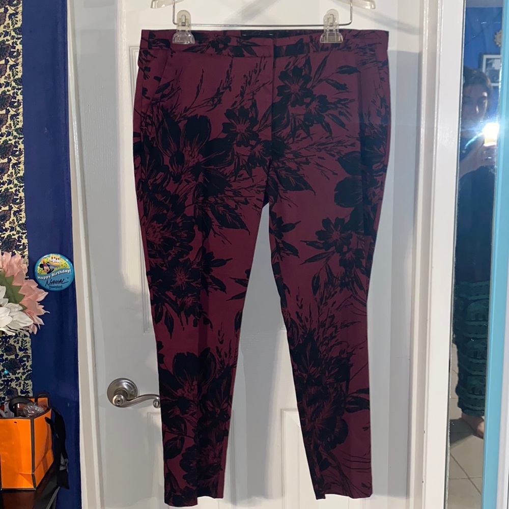 Cigarette pants w/Flower print